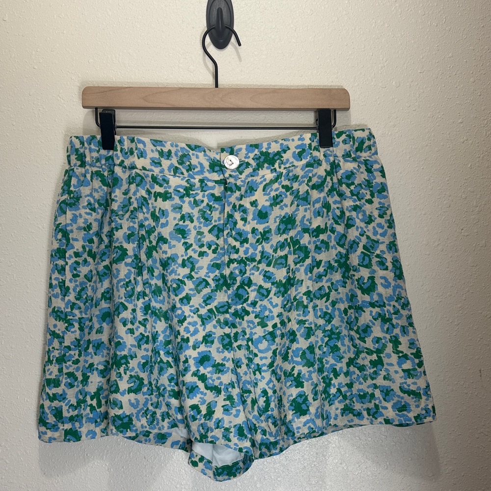 Floral Women's Shorts, Size L
